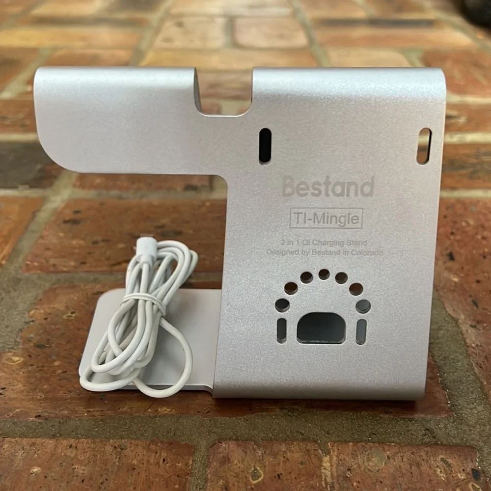 Bestand aluminum 2in1 wireless charger. Charges phones, and watches.